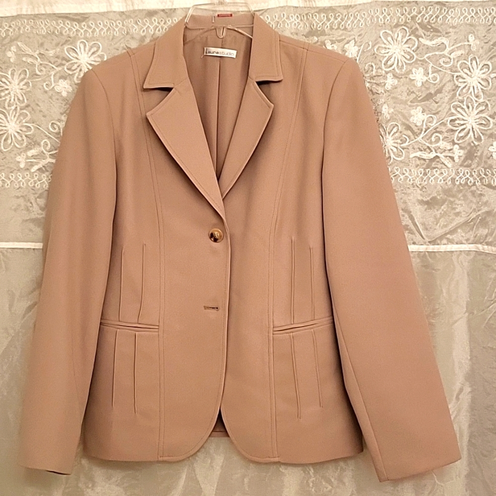Laura Studio Tailored Tan Blazer, LIKE NEW! Fully Lined, Pockets! 10